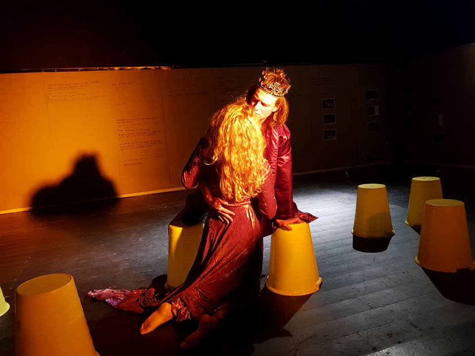 kong kreon og medea på knæ